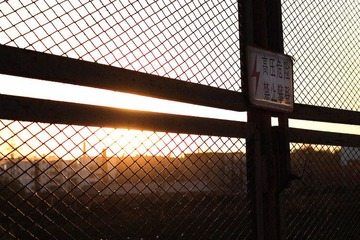 防护网与夕阳@20081006