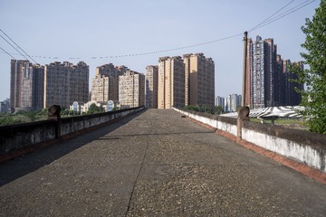 189245