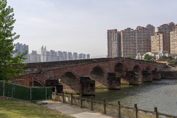 189240