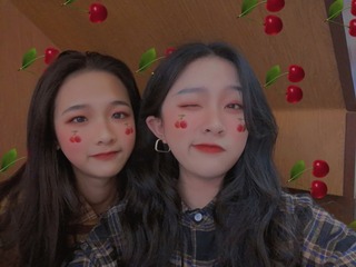 122043