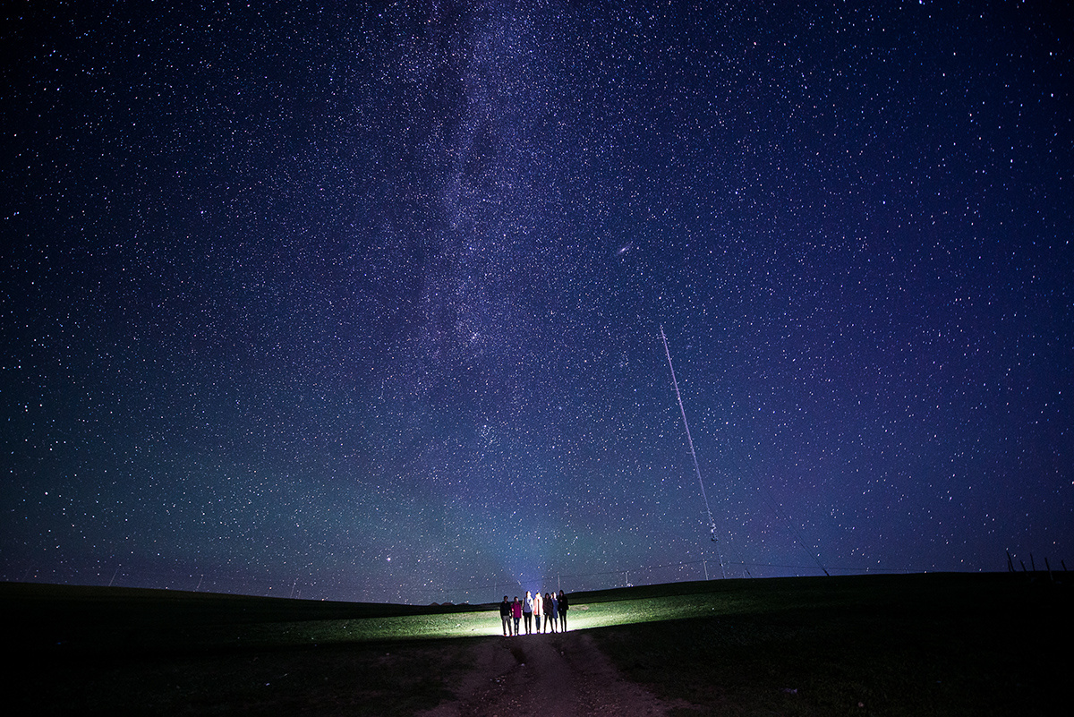 坝上,踏着草原仰望星空.