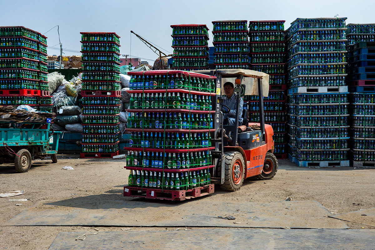 2021年4月7日,济南大秀物资回收站,一年回收空酒瓶达几百万个
