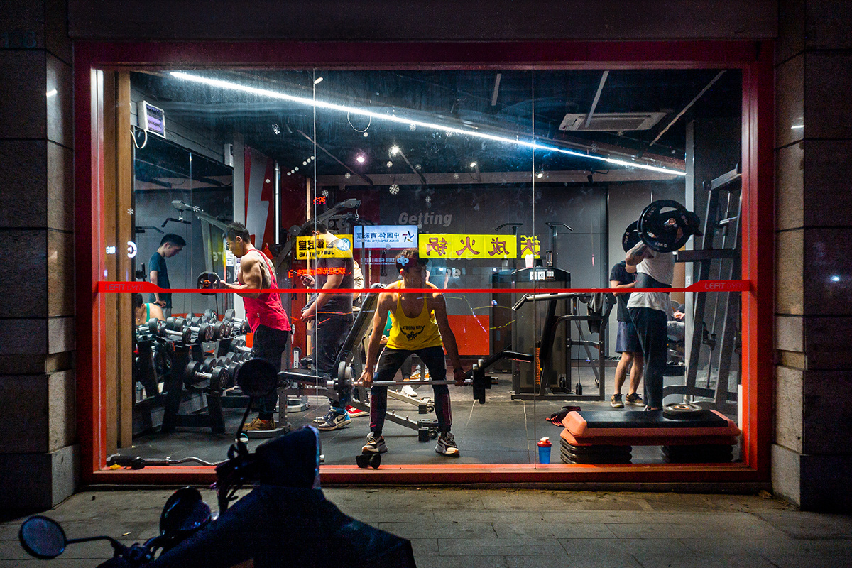 《周末小伙健身忙》2020年11月22日晚,济南经二路乐刻运动(lefit)健身