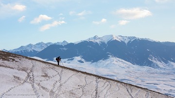 雪山上的摄影师