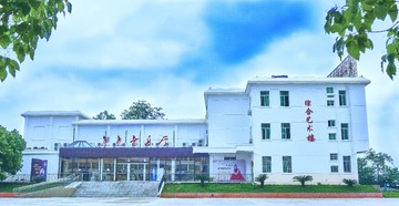 1605748