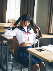 893841