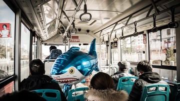 906