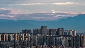 在成都遥望雪山