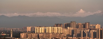 在成都遥望雪山