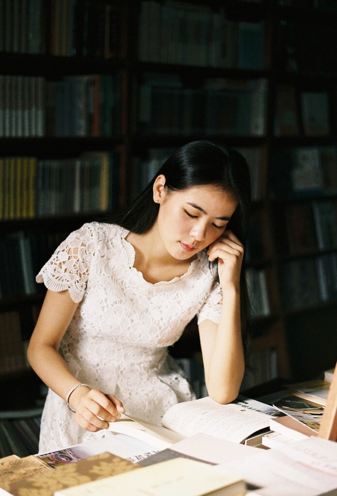 长大以后才知道<br />
小时候老人常说的<br />
多读点书总是不会差的<br />
是真的