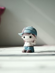 858717