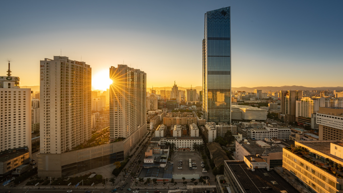 昆明新地标同一时间不同地点你更喜欢哪张呢