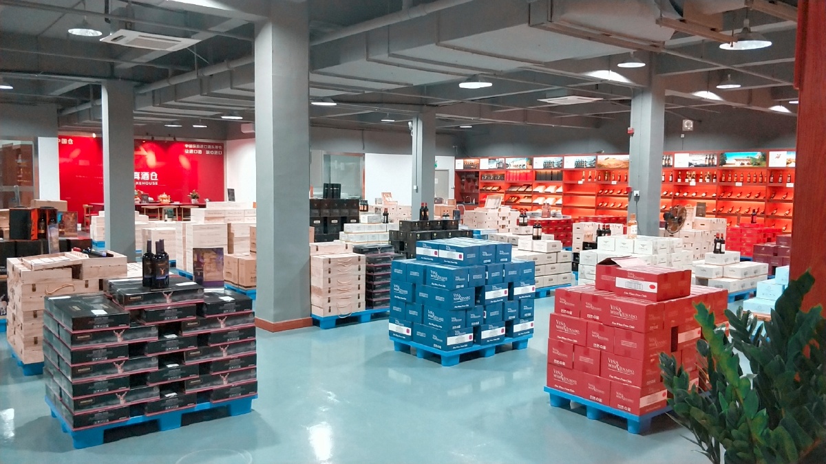 源自澳大利亚黄眉企鹅干红葡萄酒 - 爱尚酒仓进口酒供应商 - 图虫