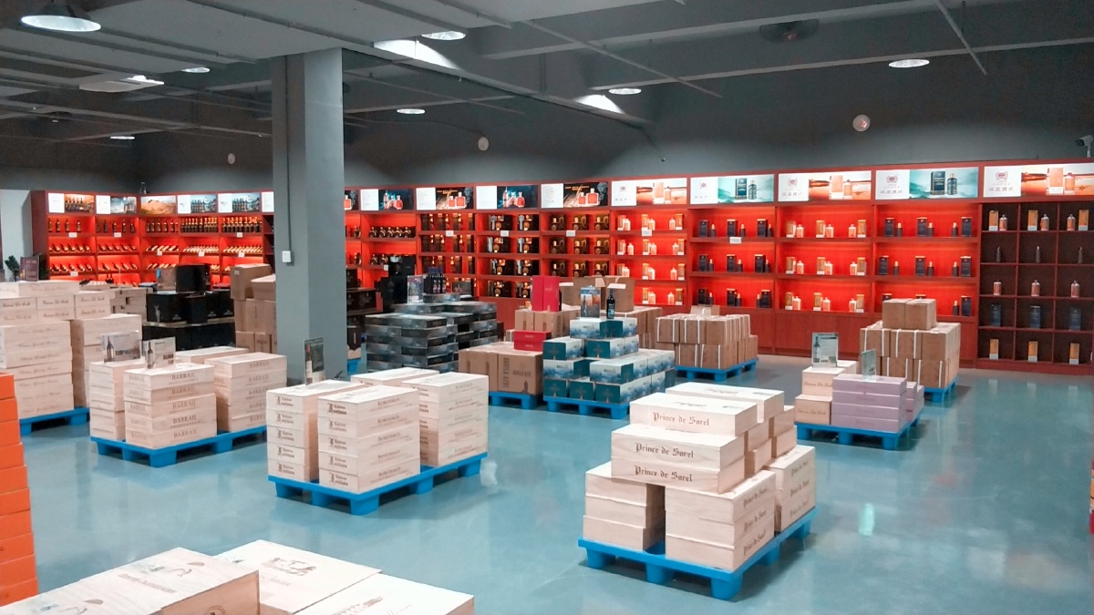 源自澳大利亚黄眉企鹅干红葡萄酒 - 爱尚酒仓进口酒供应商 - 图虫