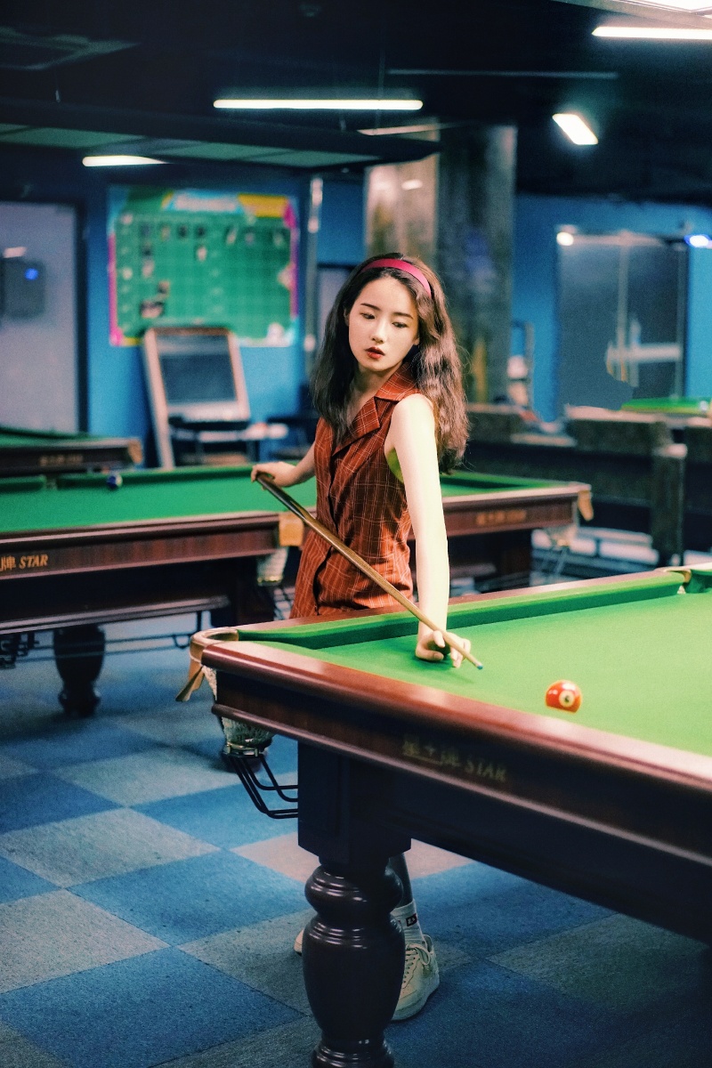 台球室的港风少女