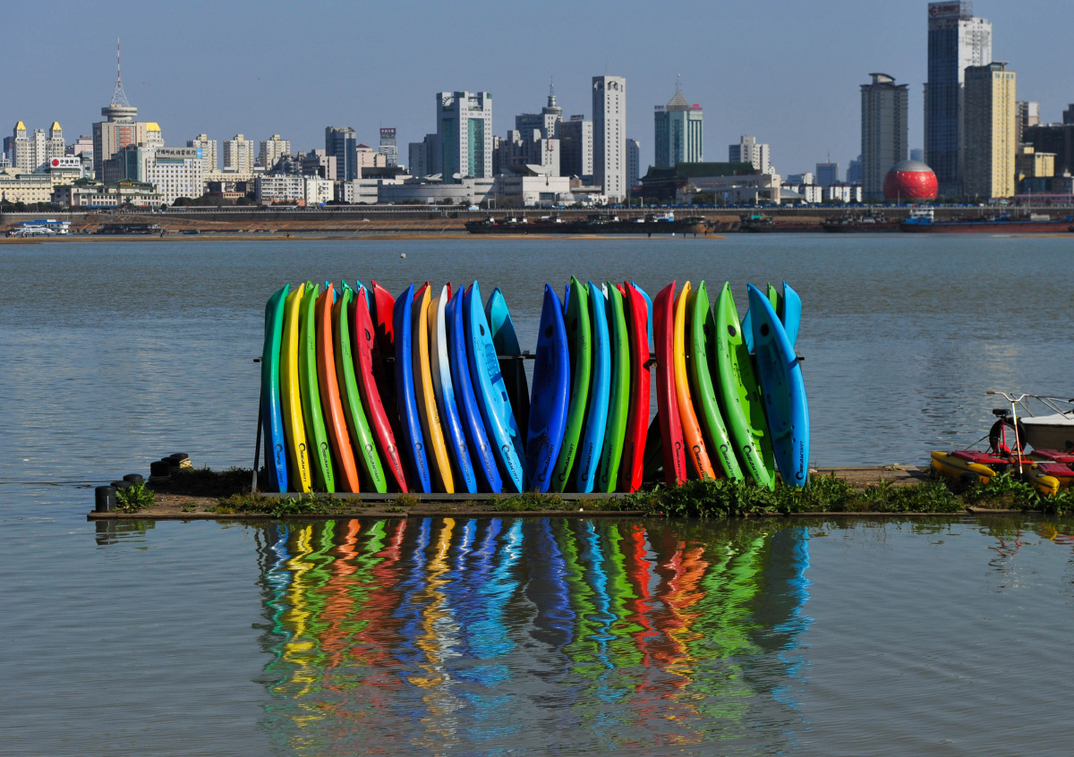2016年2月15日,江边的舢板.
