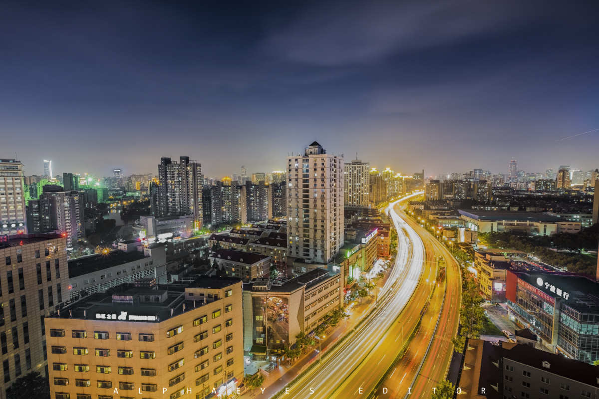 夜色中的内环高架