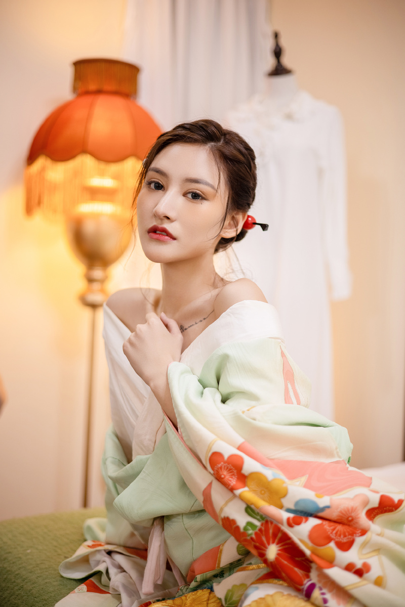 和服少女出镜:@安然场景:@与猫拍换装体验馆 - 翛然先生