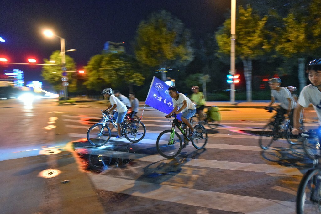 只有城里的道路才彪得舒服。