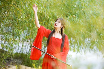 1605508