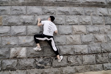 001