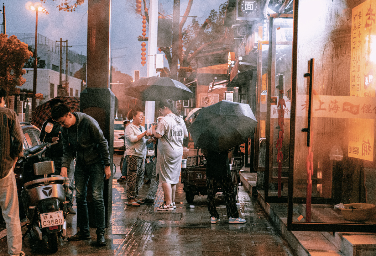 人间烟火来往过客在按下快门那一刻定格南昌老洪都