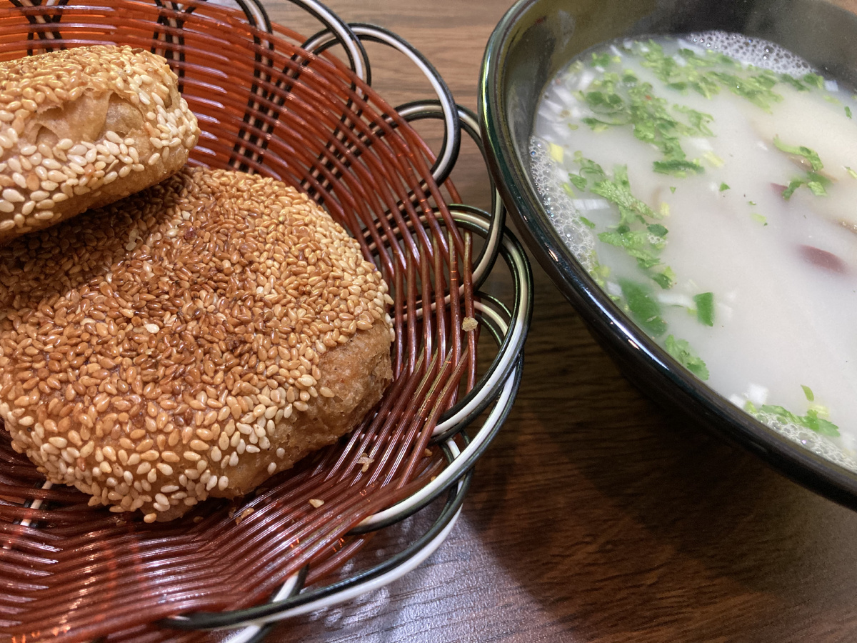 下午6点的羊汤和烧饼口感一流