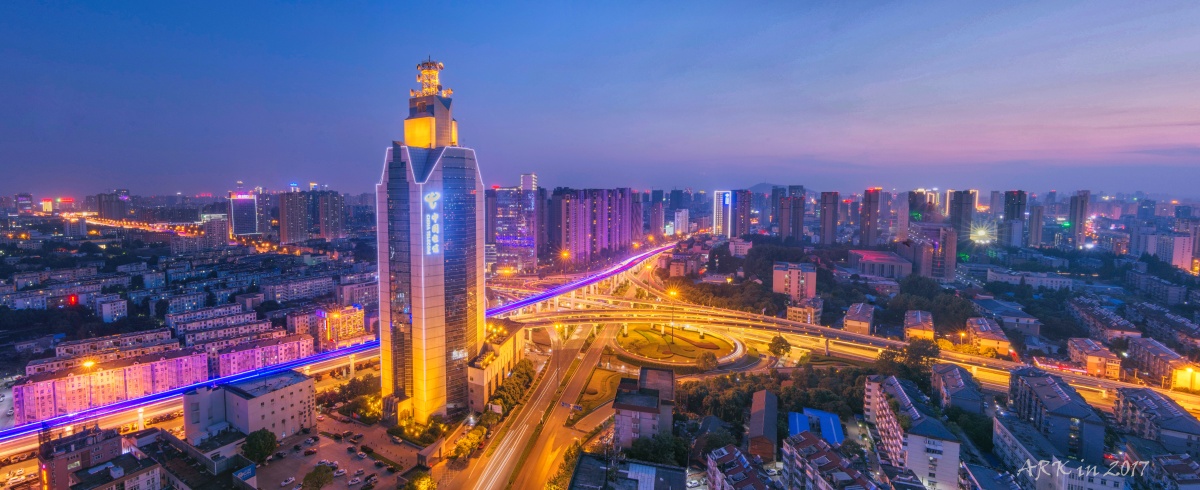 合肥三里庵 前面是华东最老的立交桥之一五里墩立交桥 无奈电信大 