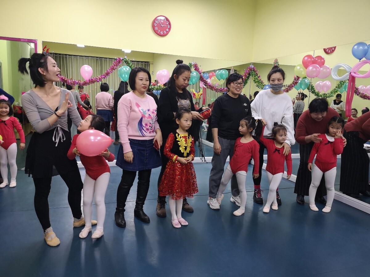 幼儿团老师舞蹈视频