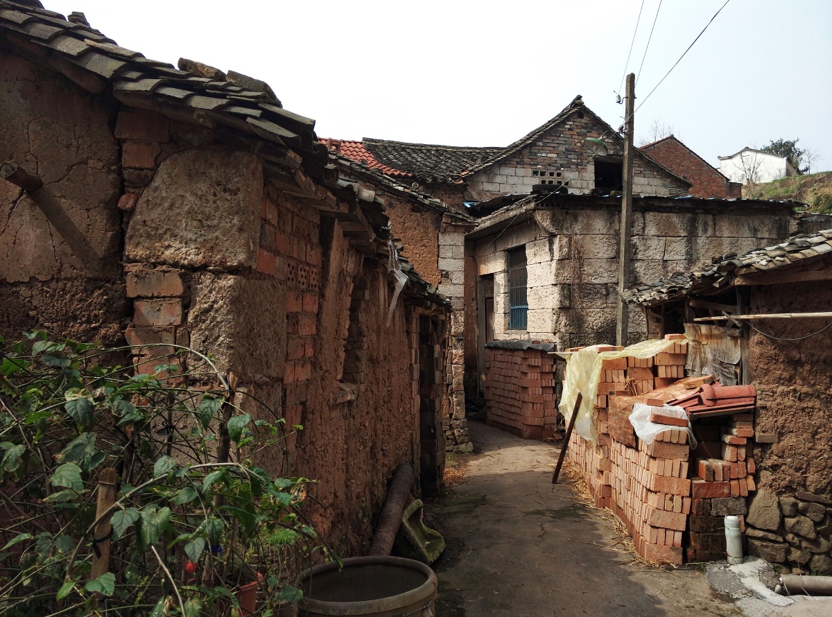 江南的山村,尚存的老民房.