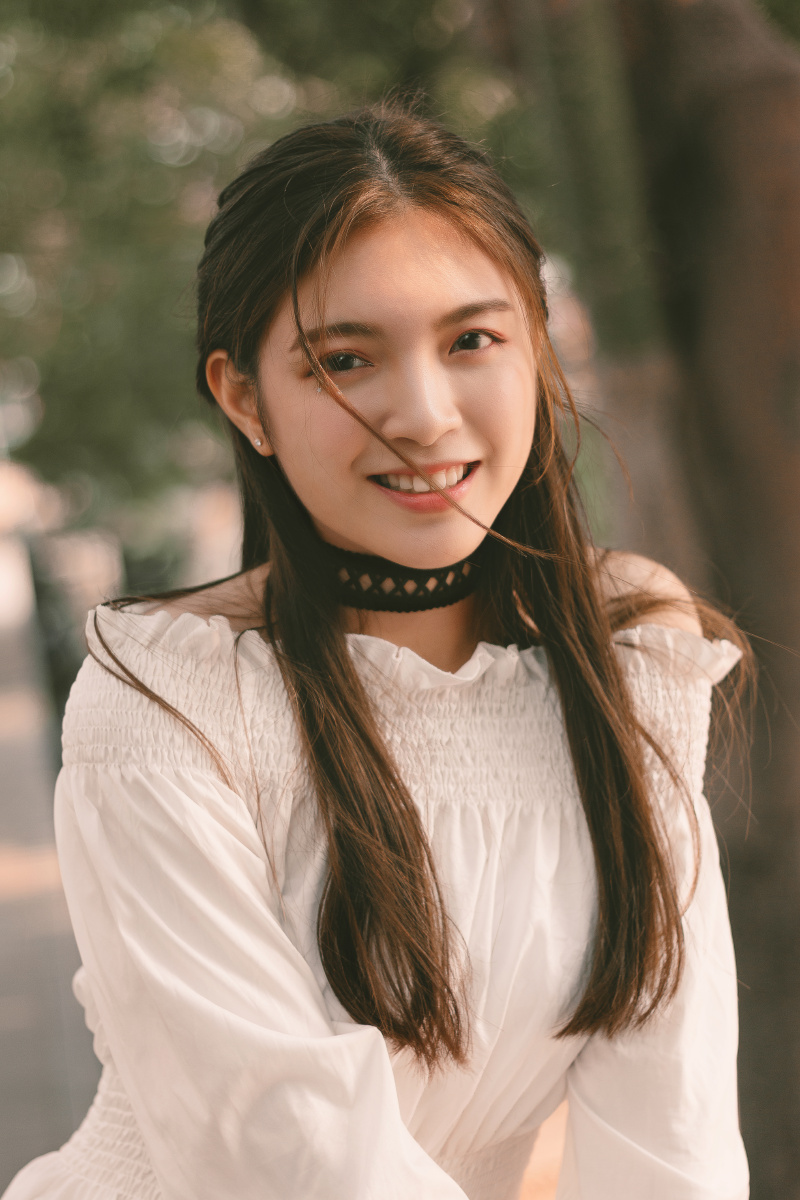 你的眼眸深邃而又透彻