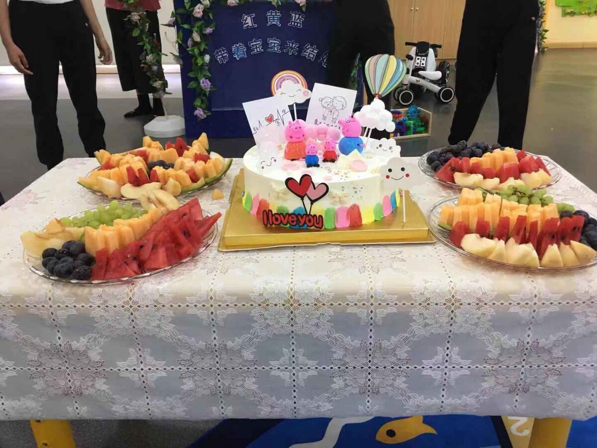 制作蛋糕寿桃