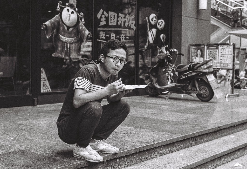 Leica M3，Summilux-M 50mm f/1.4 E43，ilford pan400