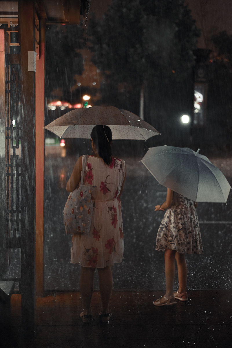雨中等待