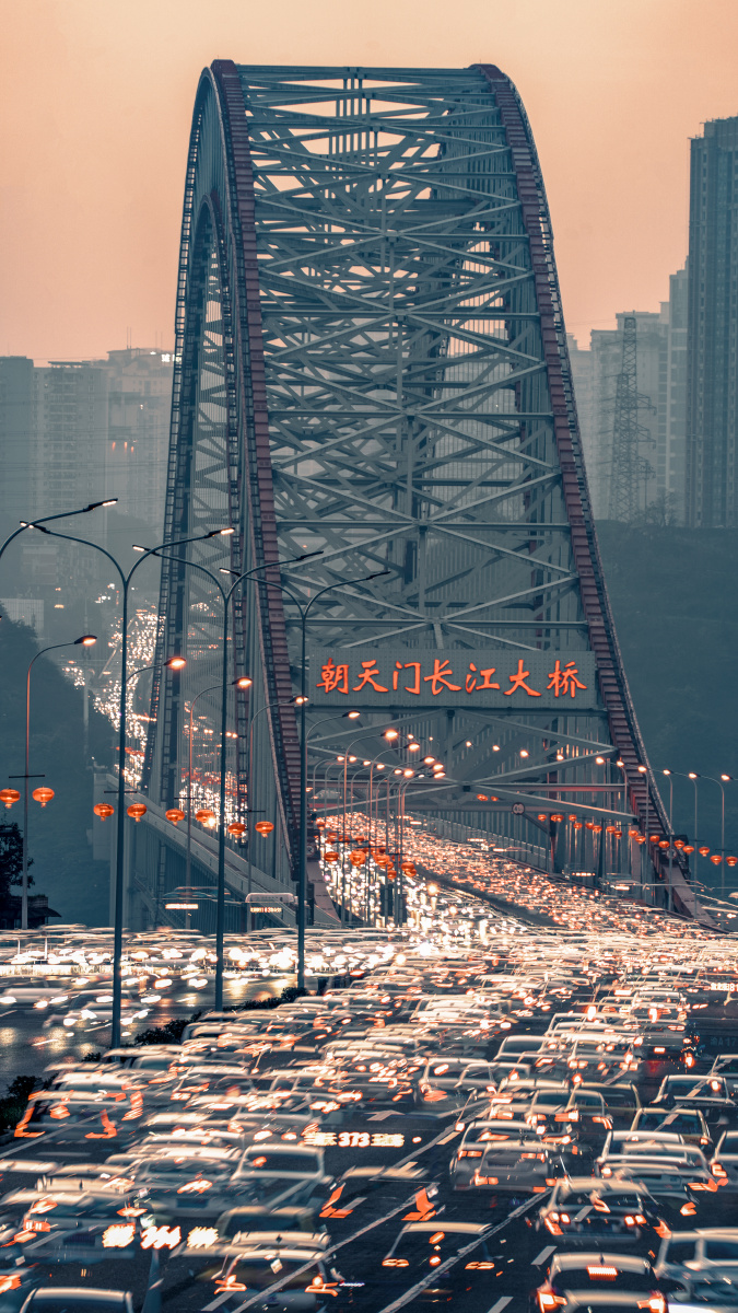 重庆朝天门大桥主跨552米是世界已建成的跨度最大的拱桥