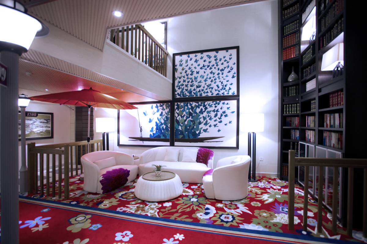 贪色猎奇的摄影师艺术酒店-欢迎光临喜鹊愉家