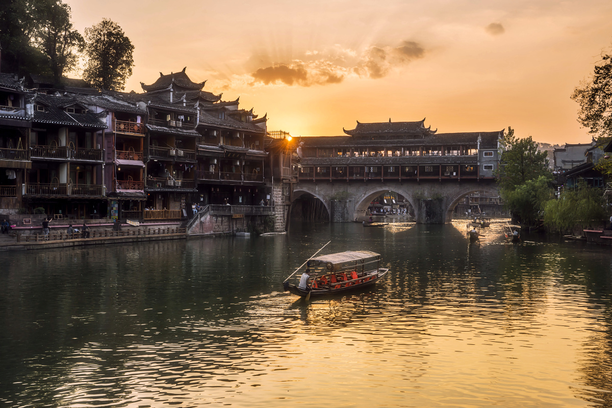 凤凰古城,沱江夕阳,虹桥日落.