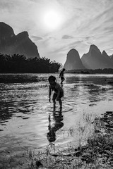 蹚水