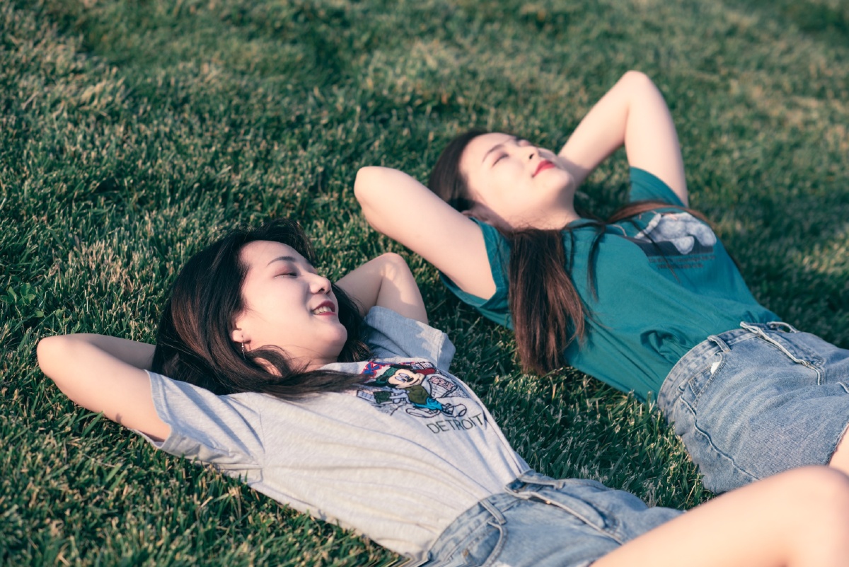 闺蜜照女生之间有种关系叫闺蜜拍摄于惠通时代广场