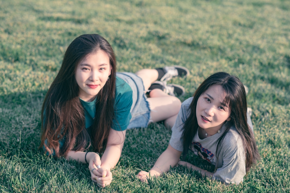 闺蜜照女生之间有种关系叫闺蜜拍摄于惠通时代广场