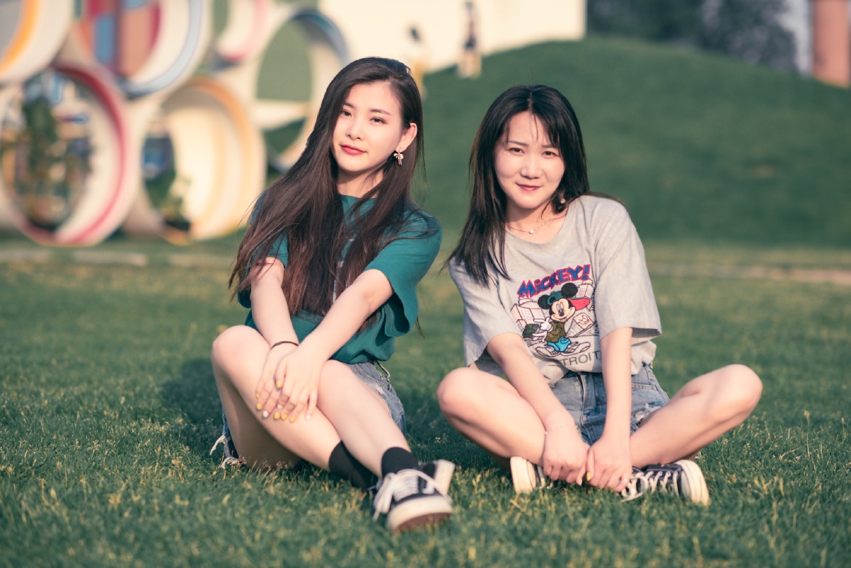 闺蜜照女生之间有种关系叫闺蜜拍摄于惠通时代广场