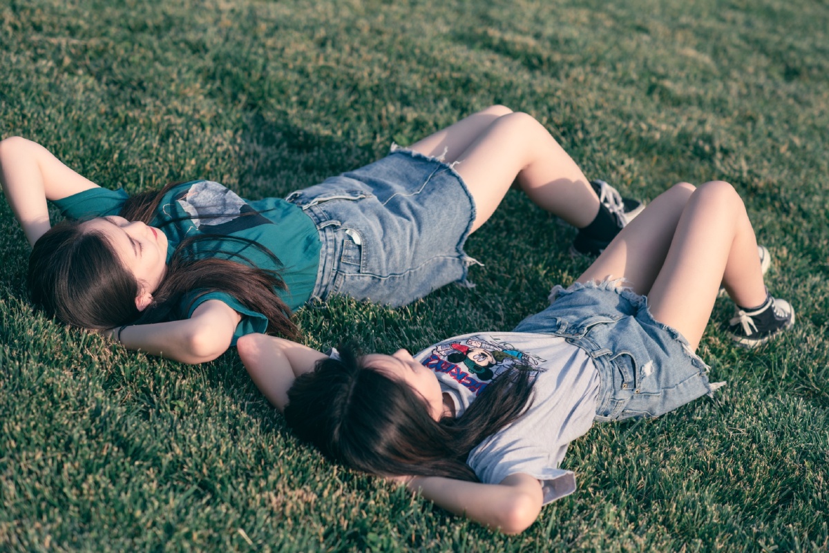 闺蜜照女生之间有种关系叫闺蜜拍摄于惠通时代广场