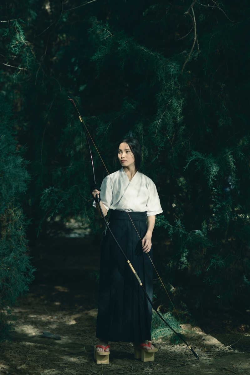 弓道少女练习弓道的少女有一股侠骨柔肠刚毅的外表下有一颗柔美的心