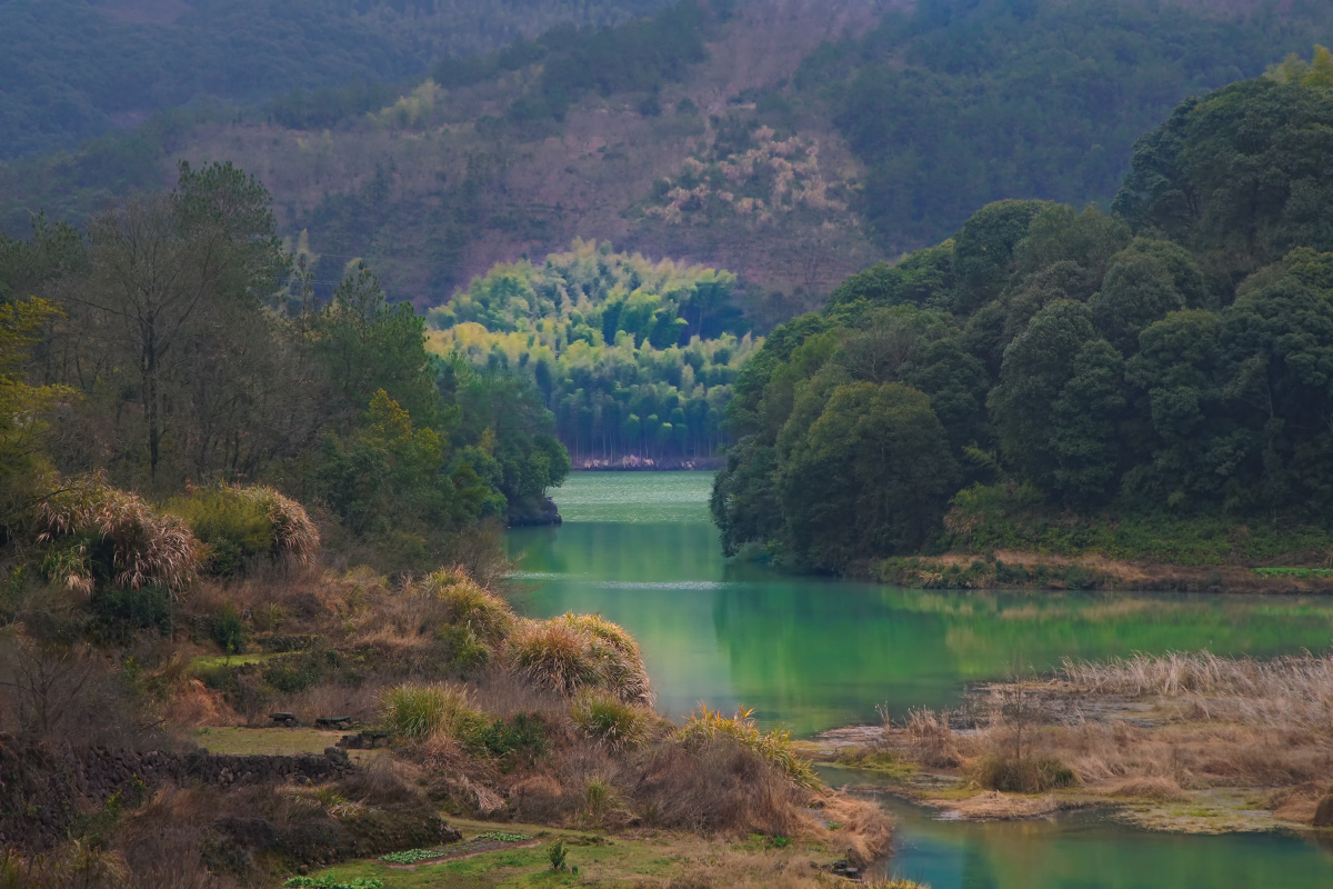 衢州湖南镇江湾衢州湖南镇水库乌溪江边的山村自然风光纯净自然但第二