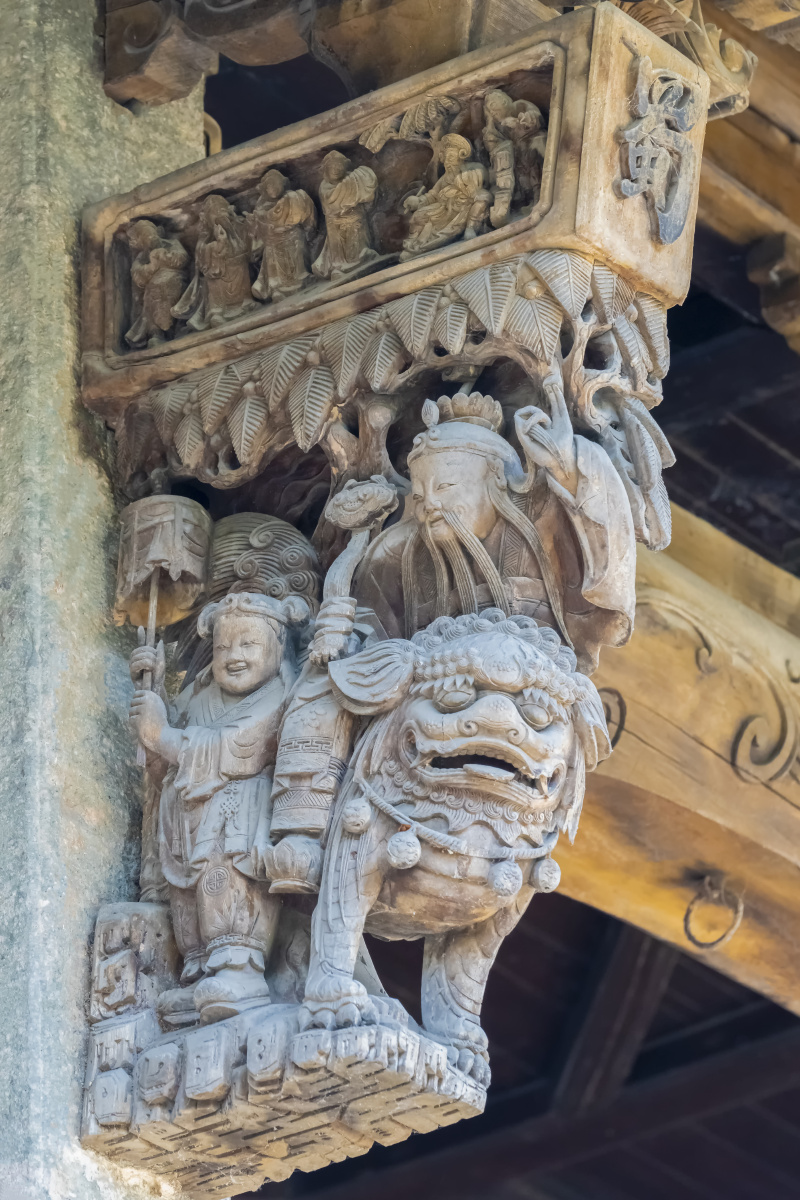 有故事的牛腿中国古建筑上的牛腿精致木雕工艺生动形象的人物刻画栩栩