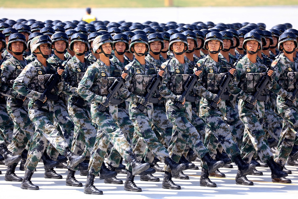 见证胜利日大阅兵——(摄影 王正坤)