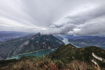 雨后瞿塘峡（王正坤摄）