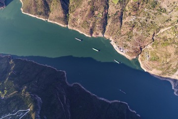 航拍巫峡登龙峰（王正坤摄） (2)