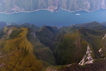 险峻瞿塘峡（王正坤摄） (2)