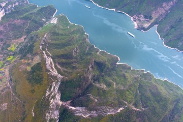 险峻瞿塘峡（王正坤摄） (1)